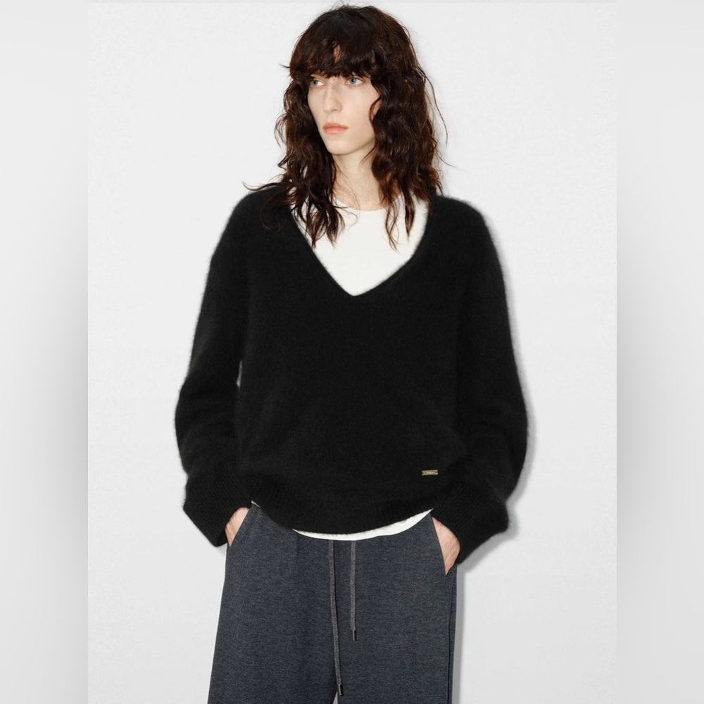 MO&Co. Wool Deep V-Neck Loose Sweater Black Minimalist Size M